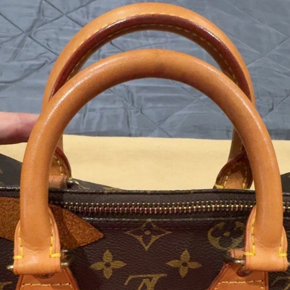 Authentic speedy 25 monogram comes with dust bag - Picture 7 of 11